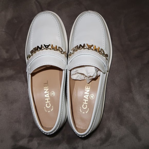 Chanel White Patent Loafers | 2023 Spring/Summer Collection Size 37.5 - Picture 3 of 5